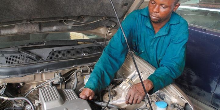 AUTOMOTIVE MECHANIC